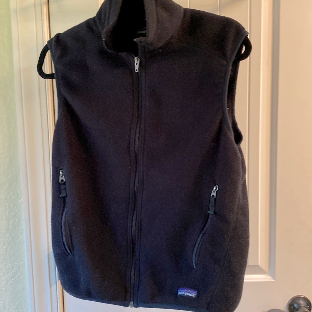 Mens Black Patagonia zippered vest.  Size Small like new